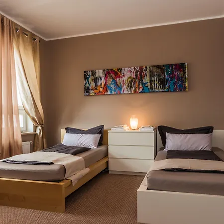 Garden House & Eastpark 2*