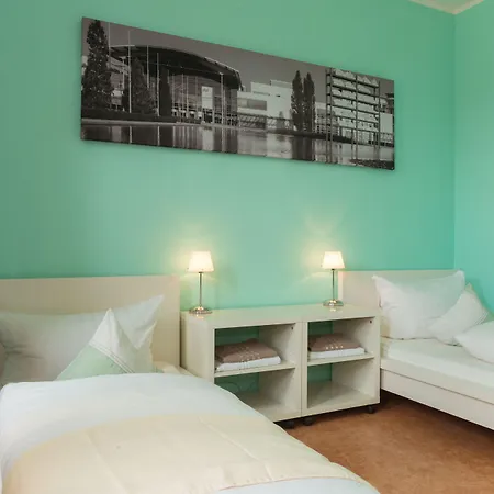 Hotel Garden House & Eastpark 2*