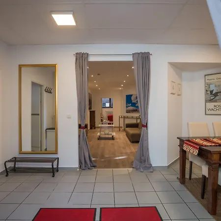 Garden House & Eastpark 2*